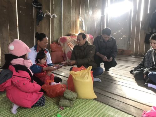 Tặng quà thiện nguyện Mường Tuổng